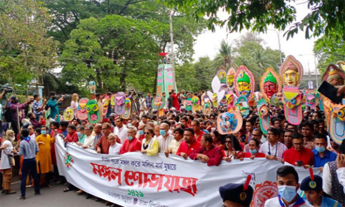 রাজধানীতে বাঙালির পহেলা বৈশাখের মঙ্গল শোভাযাত্রা অনুষ্ঠিত