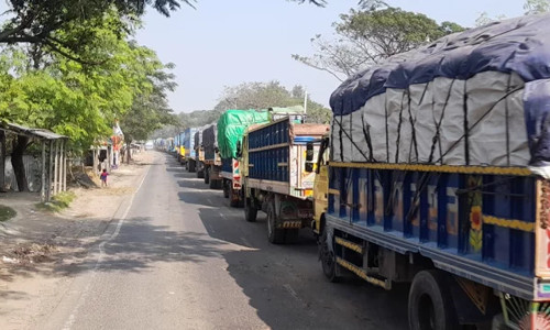 দৌলতদিয়া ঘাটে যানবাহনের দীর্ঘ সারি