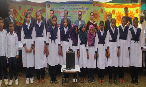 বাঘাইছড়িতে আয়নামতি ফাউন্ডেশন কতৃক শিক্ষার্থীদের মাঝে বিনামূল্যে স্কুল ড্রেস বিতরণ