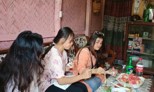 পার্বত্য চট্টগ্রামের বৈসাবি উৎসবের আজ দ্বিতীয় দিন চলছে ঘরে ঘরে ঐতিহ্যবাসী পাঁচন খাওয়া