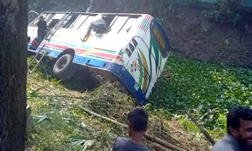 মোটরসাইকেল-বাসের মুখোমুখি সংঘর্ষে বাবা-ছেলের মৃত্যু