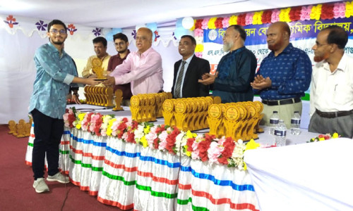 কাপ্তাই বিদ্যুৎ উন্নয়ন বোর্ড মাধ্যমিক বিদ্যালয়ে কৃতি ছাত্র সংবর্ধনা