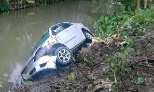 পিরোজপুরে প্রাইভেট কার খালে, দুই পরিবারের ৮ জন নিহত