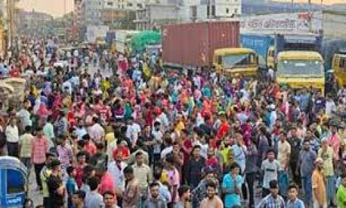 গাজীপুরের শিল্প এলাকায় পাওনা না পেয়ে বারবার সড়কে নামছেন শ্রমিকেরা