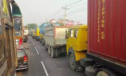 ঢাকা-চট্টগ্রাম মহাসড়কের কুমিল্লা অংশে তীব্র যানজট, ভোগান্তি