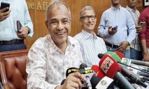 পুলিশের হাতে ‘মারণাস্ত্র’ থাকবে না: স্বরাষ্ট্র উপদেষ্টা