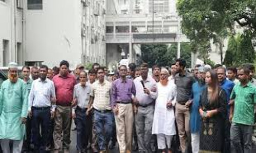 সচিবালয়ে কর্মচারীদের বিক্ষোভ, কঠোর কর্মসূচির হুমকি