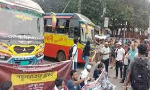 ভাটারায় ৭ ঘণ্টা ধরে ইউআইইউ শিক্ষার্থীদের সড়ক অবরোধ